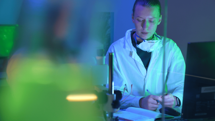 Против него