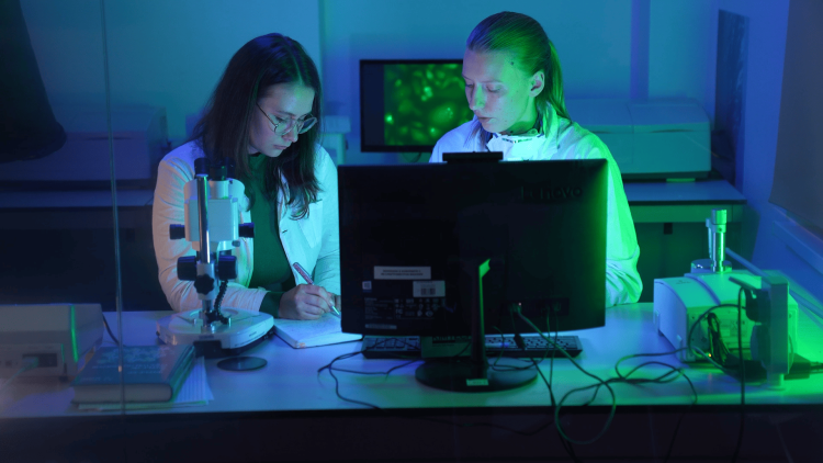 Против него