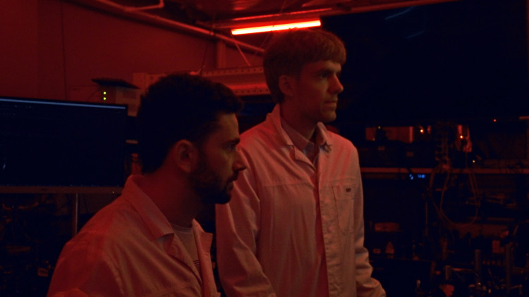 Со скоростью света