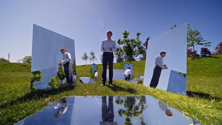 Со скоростью света